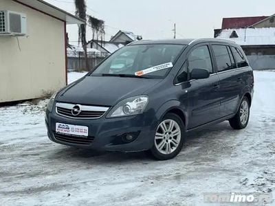 Gri Second-hand 2011 Opel Zafira Monovolum | 3.499 EUR