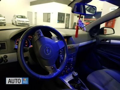 Second-hand Opel Astra Cabriolet 120 CP (88 kW) 2006 Negru Cabrio