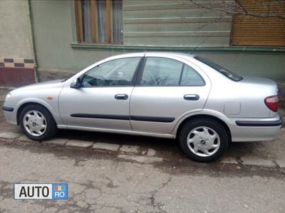 Second-hand Nissan Almera 72 CP (52 kW) 2001 Argintiu Berlinǎ