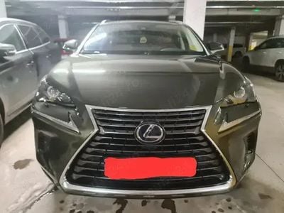 Verde Utilizat 2021 Lexus NX300h SUV | 35.000 EUR (Scump)