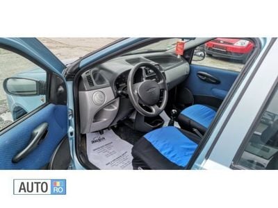 Second-hand Fiat Punto 90 CP (66 kW) 2002 Albastru Hatchback