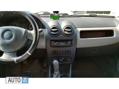 Second-hand Dacia Logan 75 CP (55 kW) 2009 Alb Berlinǎ