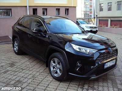 Second-hand Toyota RAV4 Hybrid 222 CP (163 kW) 2022 Culoarenegru SUV