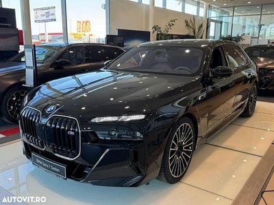 Culoarenegru Nouă 2025 BMW M760e Executive Berlinǎ | 160.325 EUR
