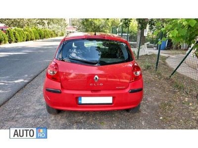 Second-hand Renault Clio II 75 CP (55 kW) 2007 Rosu Hatchback