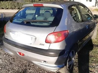 Utilizat 2002 Peugeot 206 Hatchback | 1.200 EUR