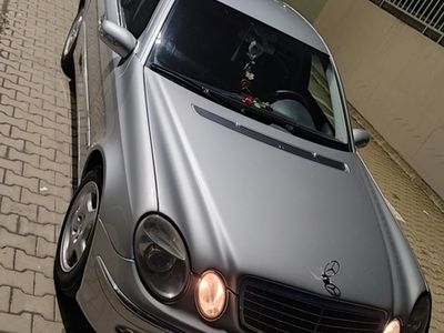 Mercedes E200