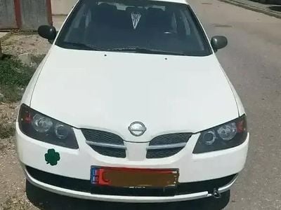 Alb Utilizat 2004 Nissan Almera Hatchback | 1.500 EUR
