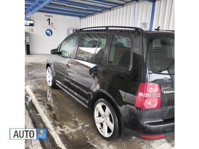 Second-hand VW Touran 105 CP (77 kW) 2009 Negru Monovolum