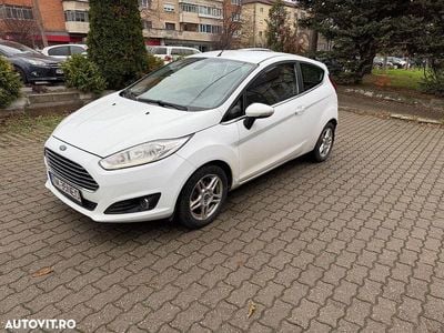 Culoarealb Utilizat 2014 Ford Fiesta SYNC Edition Hatchback | 3.600 EUR (Preț OK)