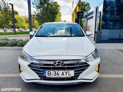 second-hand Hyundai Elantra 1.6 MPi Comfort 2020 · 81 000 km · 1 591 cm3 · Benzina