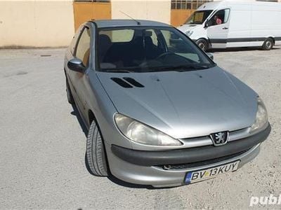 Second-hand Peugeot 206 68 CP (50 kW) 2003 Argintiu Hatchback