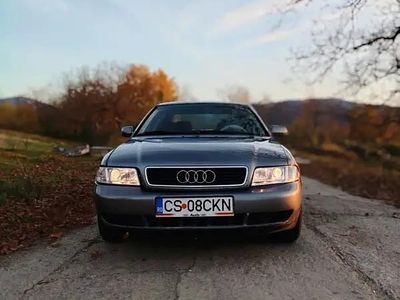 Gri Utilizat 1995 Audi A4 Berlinǎ | 900 EUR
