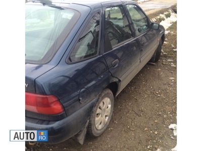 Second-hand Ford Escort 66 CP (48 kW) 1996 Albastru Berlinǎ