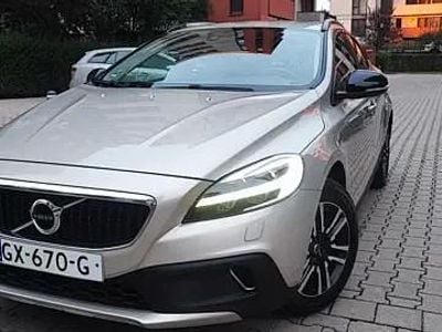 Alb Utilizat 2017 Volvo V40 SUV | 9.650 EUR (Preț OK)
