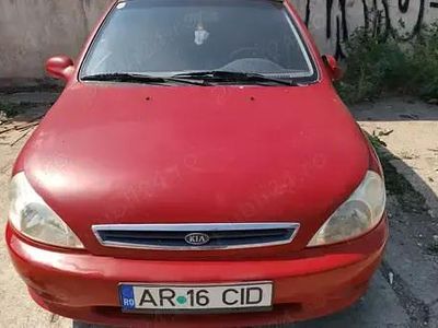 Rosu Utilizat 2001 Kia Rio Hatchback | 1.250 EUR