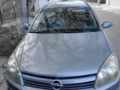 Gri Utilizat 2005 Opel Astra Break | 1.750 EUR (Puțin scump)