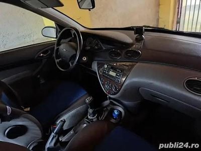 Utilizat 2000 Ford Focus Berlinǎ | 450 EUR (Super Preț)