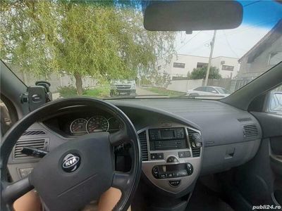 second-hand Kia Carens 2005