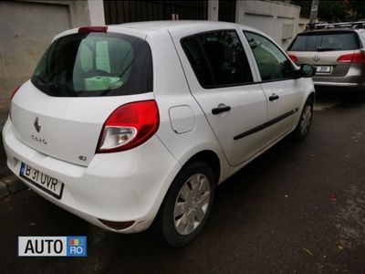 Second-hand Renault Clio II 75 CP (55 kW) 2011 Alb Hatchback