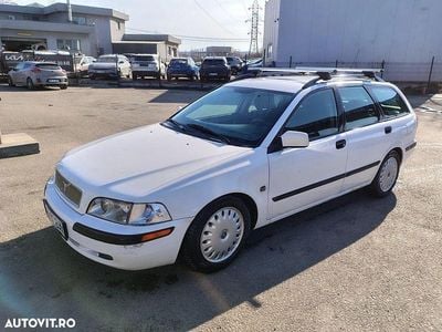Second-hand Volvo V40 115 CP (84 kW) 2001 Culoarealb Break