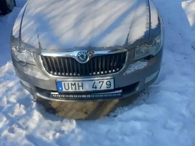 Gri Utilizat 2012 Skoda Superb Berlinǎ | 4.300 EUR (Super Preț)