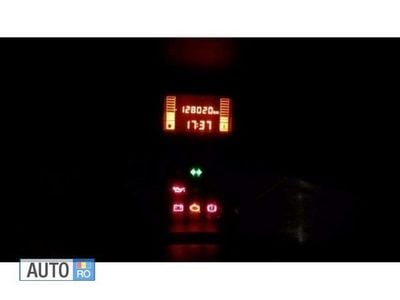 Second-hand Dacia Logan 75 CP (55 kW) 2011 Alb Berlinǎ