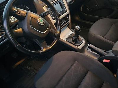 Culoarenegru Utilizat 2011 Skoda Octavia Family Break | 4.700 EUR (Scump)