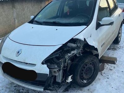 Culoarealb Second-hand 2011 Renault Clio III Dynamique Hatchback | 1.000 EUR