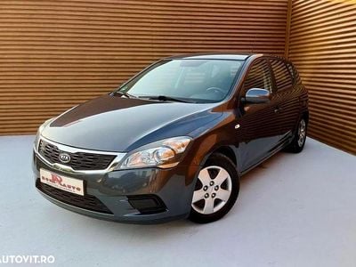 Culoaregri Second-hand 2010 Kia Ceed Attract Hatchback | 3.980 EUR (Preț OK)