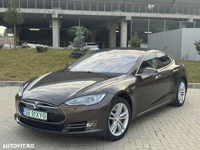 Second-hand Tesla Model S 492 kW (670 CP) 2015 Culoaremaro Hatchback