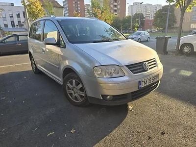 Second-hand VW Touran 77 CP (56 kW) 2006 Argintiu Monovolum