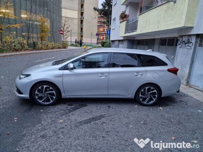 second-hand Toyota Auris Hybrid 