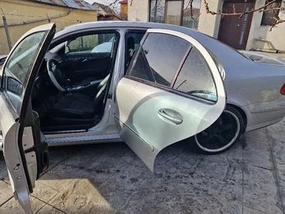 Second-hand Mercedes E240 177 CP (130 kW) 2002 Berlinǎ