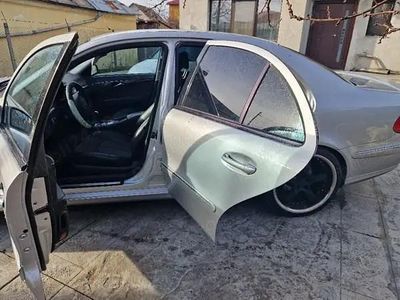 Second-hand Mercedes E240 177 CP (130 kW) 2002 Berlinǎ