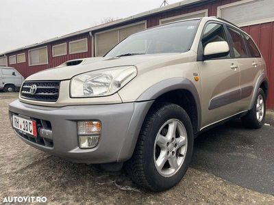 Culoarebej Utilizat 2003 Toyota RAV4 Executive Berlinǎ | 4.500 EUR (Preț OK)