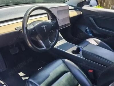 Second-hand Tesla Model 3 Standard Range Plus 257 kW (350 CP) 2019 Negru Berlinǎ