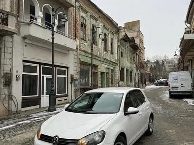 Alb Second-hand 2010 VW Golf VI Hatchback | 6.999 EUR (Puțin scump)