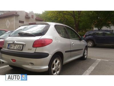 Gri Utilizat 2003 Peugeot 206 Hatchback | 1.700 EUR