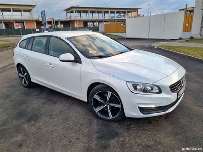 second-hand Volvo V60 190hp, Automat, Alb perlat