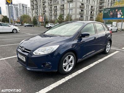 Culoarealbastru Utilizat 2012 Ford Focus Trend Hatchback | 5.600 EUR (Preț OK)