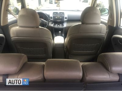 Second-hand Toyota RAV4 156 CP (114 kW) 2008 Bej SUV