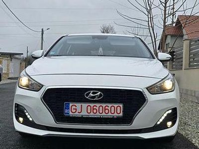 Second-hand Hyundai i30 Intro Edition 110 CP (80 kW) 2018 Culoarealb Break
