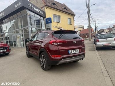 Second-hand Hyundai Tucson 185 CP (136 kW) 2016 Culoarerosu SUV