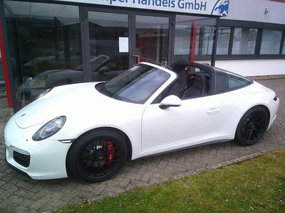 Porsche 911 Carrera 4 GTS