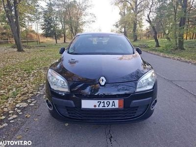 Culoarenegru Utilizat 2011 Renault Mégane III Expression Hatchback | 4.350 EUR (Preț OK)