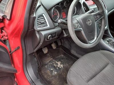 Second-hand Opel Astra Energy 110 CP (80 kW) 2013 Culoarerosu Break