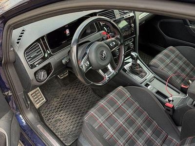 Culoarealbastru Utilizat 2019 VW Golf VII Hatchback | 19.000 EUR (Preț OK)