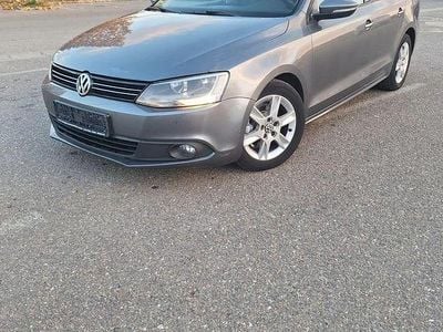 Second-hand VW Jetta 105 CP (77 kW) 2011 Culoaregri Berlinǎ