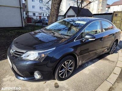 Second-hand Toyota Avensis 126 CP (92 kW) 2012 Culoarealbastru Berlinǎ